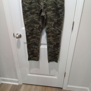 Mudpie Size M Camouflage Denim Ankle Cropped Denim Pants